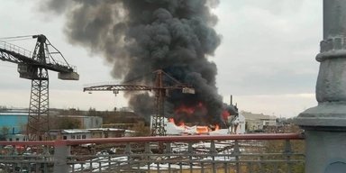 В Новосибирске дотла сгорел склад завода военной электроники и микросхем (видео)