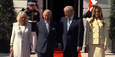 Трамп встретился с королем Чарльзом III и почти сразу нарушил монарший протокол: что он сделал