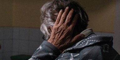 С возрастом запах людей меняется: почему мы начинаем пахнуть иначе