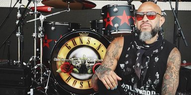 Группу Guns N' Roses покинул культовый музыкант
