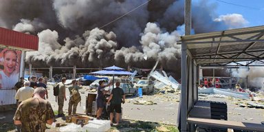 Росіяни ударили по супермаркету в Костянтинівці на Донбасі: що відомо (фото)