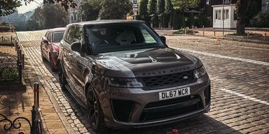 В Киеве заметили редкий британский внедорожник мощностью 575 сил на "бляхах" (фото)