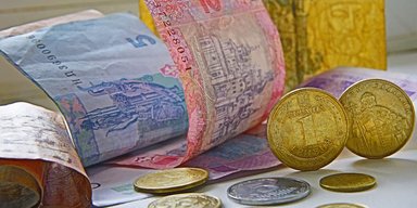 19 или 25. Что случится с гривной после майских праздников