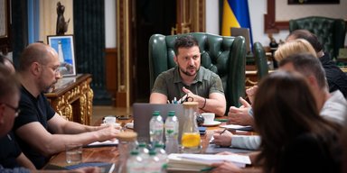 "Неприпустимо": Зеленський висловився про рішення Польщі і надалі блокувати експорт зерна