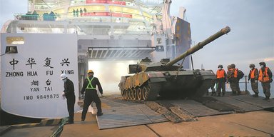 Подготовка к операции против Тайваня: КНР использует гражданские суда для армии (фото)