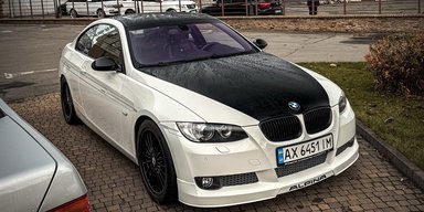 В Киеве засветился раритетный заряженный спорткар BMW 2000-х: их существует всего 274 (фото)