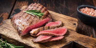 Как приготовить мясо вкусно: простой рецепт нежной говядины в духовке
