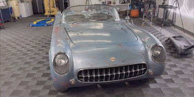 Редкий Chevrolet Corvette за $100 000 помыли впервые за 53 года (видео)