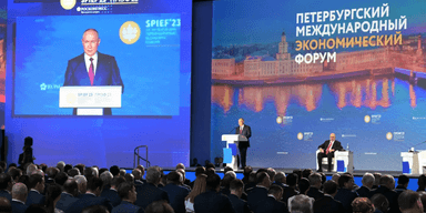 Новые партнеры, оборона от Запада и "трудный" год: Путин заявил о "процветании" России на ПМЭФ-2023