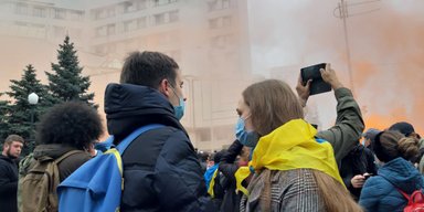 Под КСУ проходит акция протеста против отмены антикоррупционного законодательства