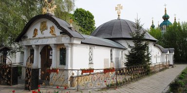 Незаконно стоял 17 лет: в Киеве сносят храм-МАФ возле Десятинной церкви (видео)