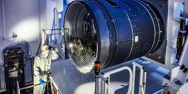 Для вивчення темної матерії та енергії: створено найбільшу цифрову камеру у світі (фото)