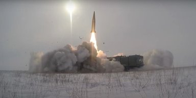 "Безперервно і щільно": дрони РФ наводять ракети "Іскандер" на літаки України, — Forbes