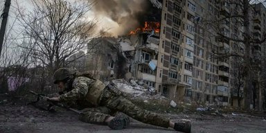 Місто стирається з лиця землі: ЗС РФ готуються атакувати Авдіївку (відео)
