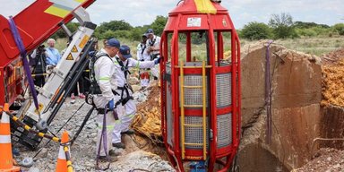 Опасный спуск за золотом: сотни людей оказались в ловушке под землей (фото)
