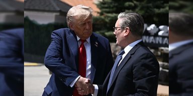Синці на руці Трампа: у Білому домі пояснили причину їхньої появи (фото)