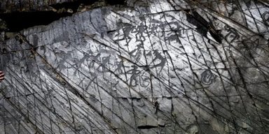 Волонтеры наткнулись на 4 000-летние наскальные рисунки в Казахстане: что на них изображено (фото)