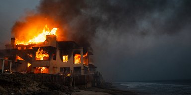 Пожежа в Лос-Анджелесі почалась через обірваний провід електромережі: розслідування Bloomberg