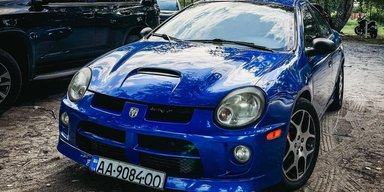 Гість із 2000-х: в Україні помітили рідкісне спортивне авто зі США (фото)