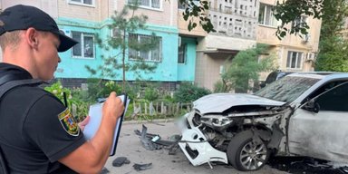 В Одессе взорвался автомобиль, принадлежащий военному: водитель получил ранения, — СМИ