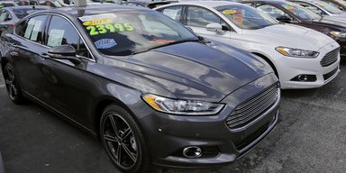 Спрос на авто из США в Украине вырос вдвое: самые популярные "битки" (фото)