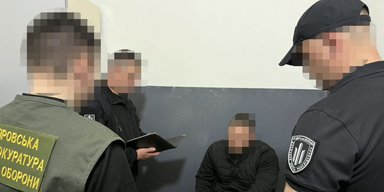 Сам приказал снимать: военному, который связал и избил побратима перед строем, вручили подозрение