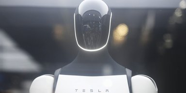 Маск намекнул на создание собственной армии из миллиона роботов-гуманоидов Tesla Optimus (видео)