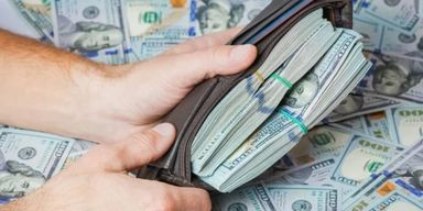 Пара зарабатывает $31 000 в месяц, продавая б/у одежду: до чего они додумались