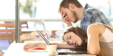Сверхурочная работа ежегодно приводит к смерти 745 000 человек, - исследование