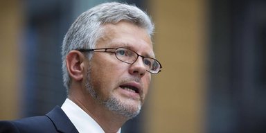 "Був перший шок": експосол Мельник пригадав, як переконував німецьких політиків допомагати Києву