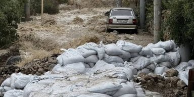 У Криму потужна повінь затопила Ялту, вода наближається до Воронцовського палацу (відео)