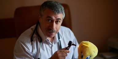 Відомому лікарю Комаровському – 66: що відомо про його дружину, дітей та онуків (фото)