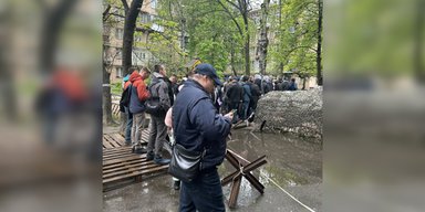 В Києві сотні чоловіків "штурмують" ТЦК: командування відреагувало на черги (фото)