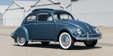 Дорогий "Жук": старенький Volkswagen Beetle продали за ціною нового VW Touareg (фото)