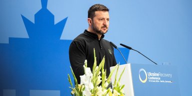 Потрібно відновлювати країну: Зеленський закликав біженців повертатися додому (відео)