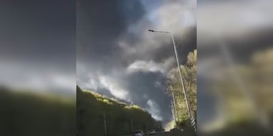 Атака дронов в Туапсе: огонь охватил новые резервуары, началась эвакуация (видео)