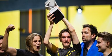 Українська кіберкоманда NAVI перемогла у першому в історії мейджорі з Counter-Strike 2
