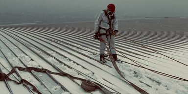 Удар российского дрона по ЧАЭС: сотрудники ГСЧС тушат пожар в сложных условиях (фото)