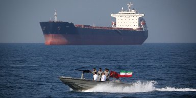 После бомбардировки США: Иран полностью перекрыл Ормузский пролив