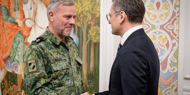Глава военного комитета НАТО прибыл в Киев и встретился с Кулебой: о чем разговаривали