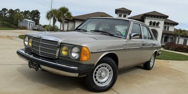 Капсула времени из 80-х: обнаружен знаменитый Mercedes W123 в новом состоянии (фото, видео)