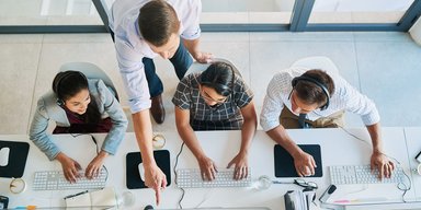 Люди "подсаживаются" на работу как на наркотик из-за дофамина, — эксперт