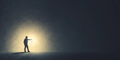 Позбавляє людей одного з основних почуттів: чому ми так сильно боїмося темряви
