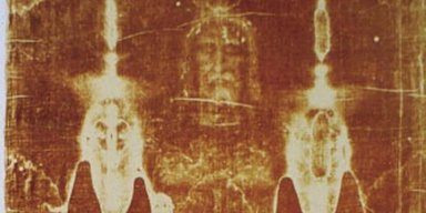 Собаки, помідори, мухи і різні люди: на Туринській плащаниці виявлено дивний набір ДНК
