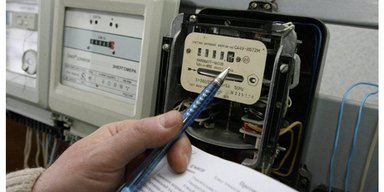 Деякі українці регулярно переплачують за світло: у чому проблема