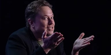 Чи зустрічалися супутники SpaceX на орбіті з НЛО: Ілон Маск розповів про інопланетян