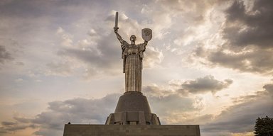 "Заканчивают изготовление": в сети показали трезубец для щита Родины-Матери (видео)
