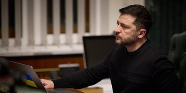 "Они не побеждают, а мы не проигрываем": Зеленский объяснил, почему не отдаст Донбасс (видео)