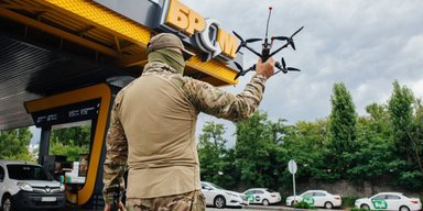 Мережа АЗК "БРСМ-Нафта" продовжує безкоштовно заправляти автівки військових і волонтерів: спрямували майже 43 млн грн