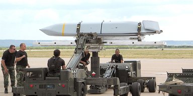 JASSM для України: чому F-16 ЗСУ не можна оснастити новими ракетами США, — оглядач (відео)